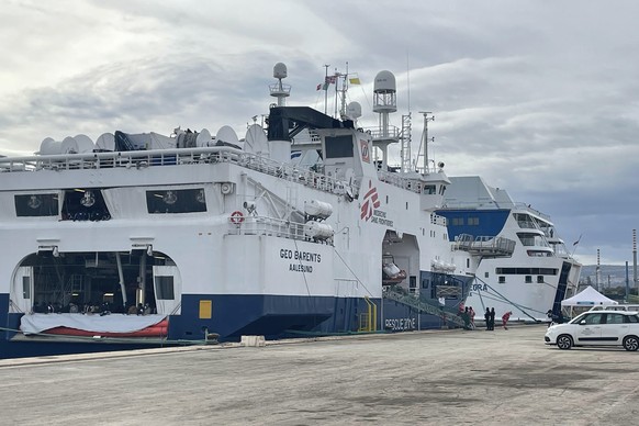 epa09659405 The ship Geo Barents, of the NGO Doctors without Borders, with 558 migrants on board rescued in various rescue operations carried out during the Christmas week in the Mediterranean Sea, is ...