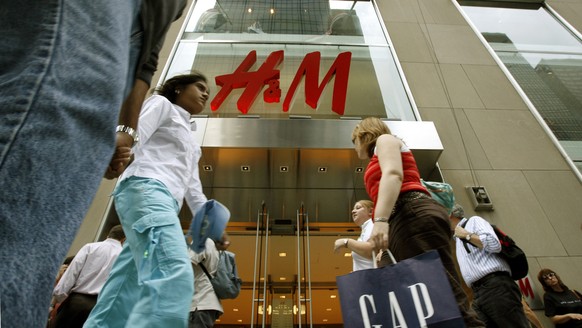 Pedestrians walk past the Fifth Avenue store owned by Stockholm-based fashion retailer Hennes and Mauritz (H and M) Wednesday, June 21, 2006, in New York. HandM posted a 12 percent increase in second- ...