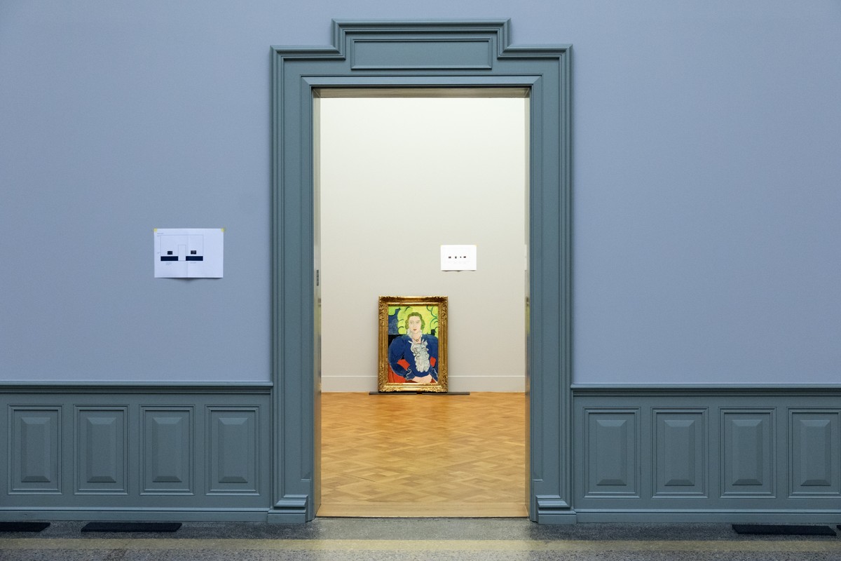 Das Gemaelde "La blouse bleue" des Malers Henri Matisse steht an einer Wand in einem Ausstellungssaal im Kunstmuseum Bern, am Dienstag, 1. Dezember 2020, in Bern. Aufgrund der Coronavirus Pa ...