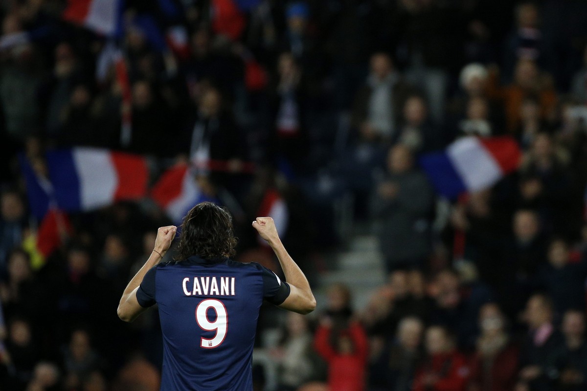 ARCHIV - ZUR AUSLOSUNG DER GRUPPENGEGNER DES FCB IN DER GRUPPE A IN DER CHAMPIONS LEAGUE STELLEN WIR IHNEN FOLGENDES ARCHIVBILD ZUR VERFUEGUNG - Edinson Cavani of Paris Saint Germain reacts after scor ...