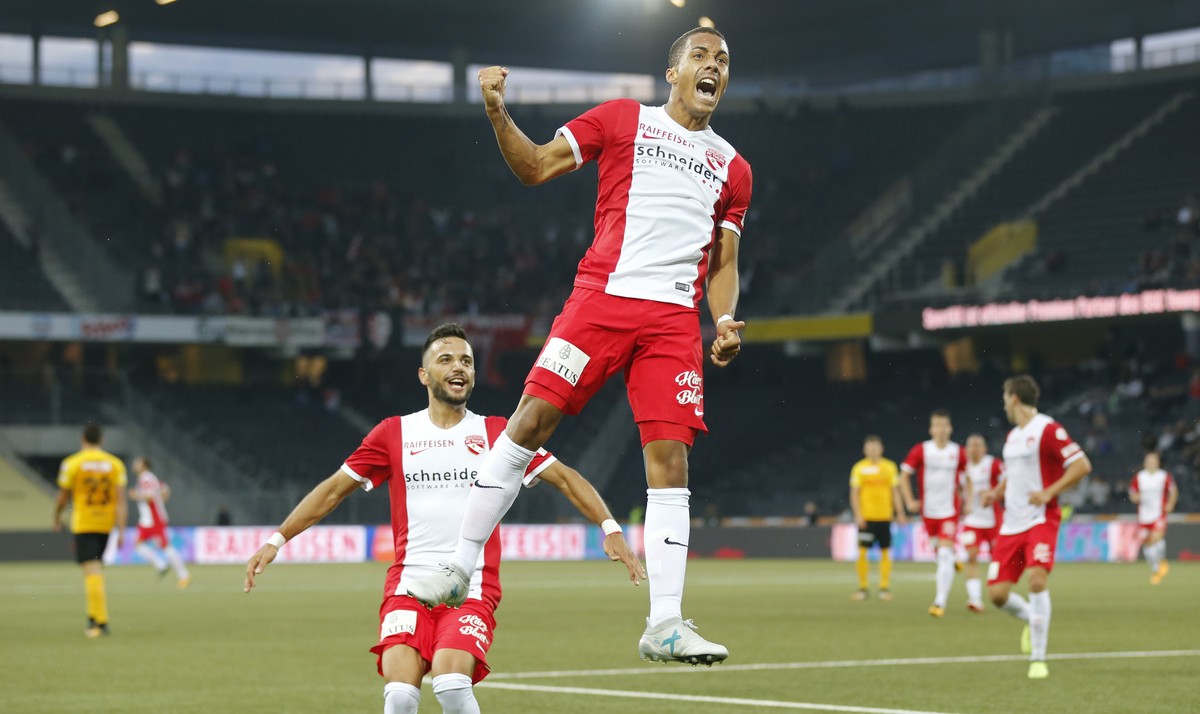 Thuns Marvin Spielmann jubelt nach seinem Tor zum 0-3 im Super League Spiel zwischen dem BSC Young Boys Bern und dem FC Thun, am Mittwoch, 9. August 2017 im Stade de Suisse in Bern. (KEYSTONE/Peter Kl ...