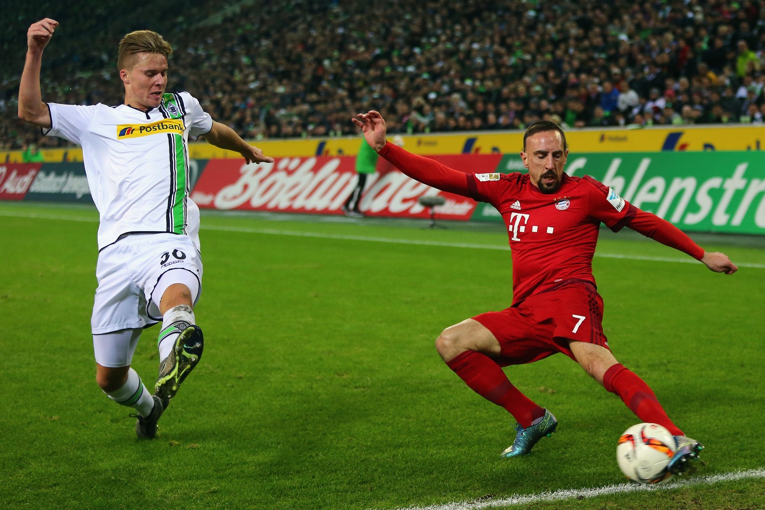 MOENCHENGLADBACH, GERMANY - DECEMBER 05: Franck Ribery 8r9 of Muenchen is challenged by Nico Elvedi of Moenchengladbach during the Bundesliga match between Borussia Moenchengladbach and FC Bayern Muen ...