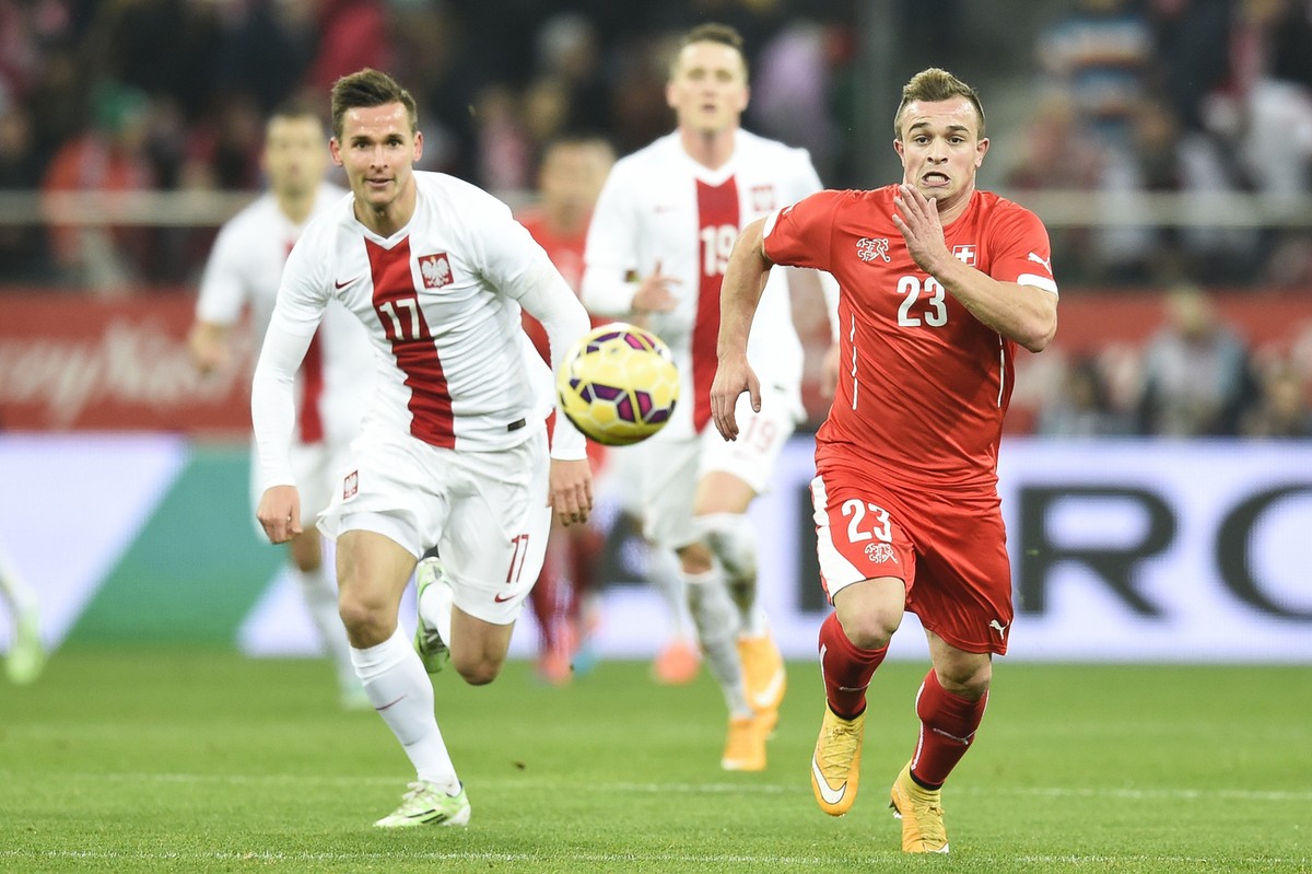 Xherdan Shaqiri im Laufduell gegen Polen während dem Aufeinandertreffen 2014.