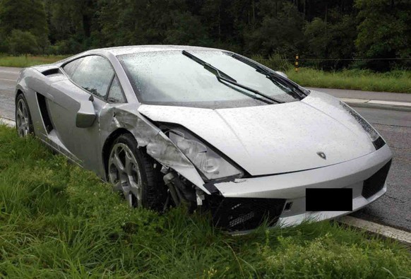 Unfall mit einem gemieteten&nbsp;Lamborghini in Bubendorf BL (21.07.2011).