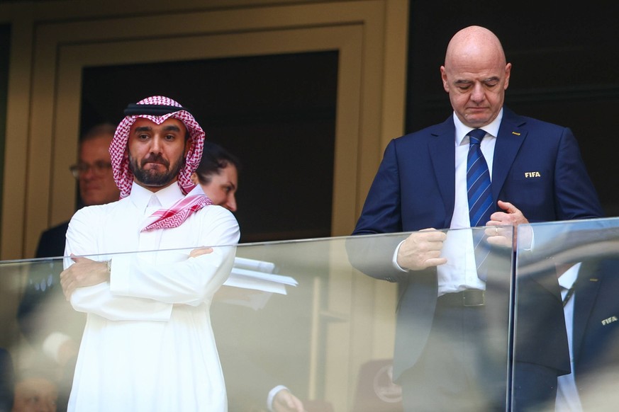 FIFA World Cup, WM, Weltmeisterschaft, Fussball Qatar 2022 Qatar , FIFA World Cup Qatar 2022, match on November 22 match Argentina - Saudi Arabia in the picture : Gianni Infantino, Mohammed bin Salman ...