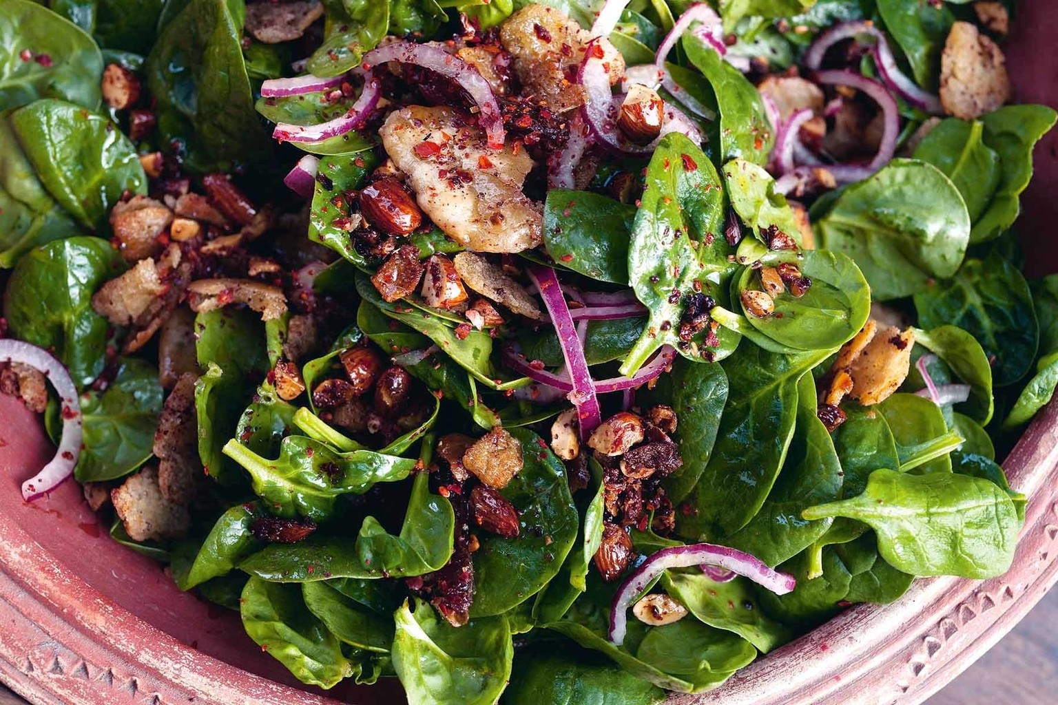 spinat salat mandeln ottolenghi pita granatapfel essen food https://ottolenghi.co.uk/baby-spinach-salad-with-dates-almonds-shop