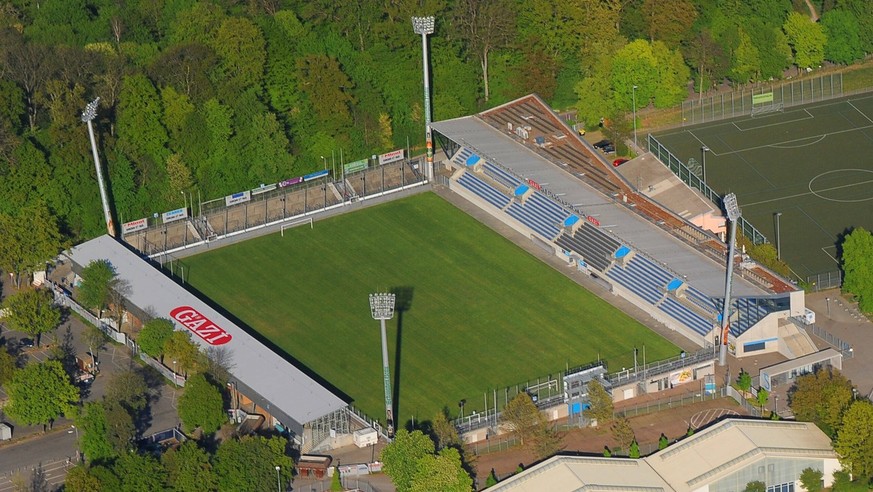 Luft Luftaufnahme Stuttgart Stuttgarter Kickers Gazi Arena Degerloch, Gazi Stadion Luft Luftaufnahme Stuttgart Stuttgarter Kickers Gazi Arena Degerloch, Gazi Stadion *** Aerial view Stuttgart Stuttgar ...