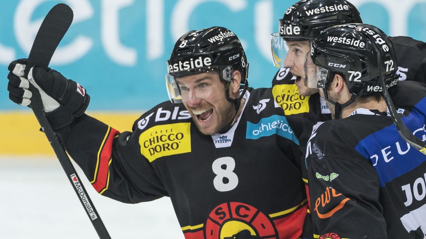 Matchwinner Roman Untersander bejubelt seinen späten Treffer ins leere Tor.&nbsp;