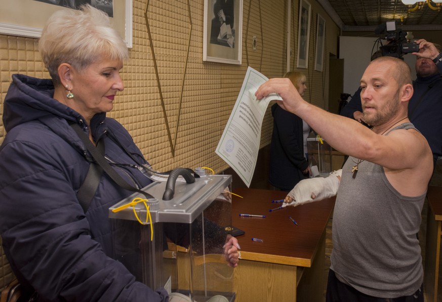 epa10201043 A local casts his ballot at a polling station in Luhansk, Ukraine, 23 September 2022. From September 23 to 27, residents of the Donetsk People's Republic, Luhansk People's Republic, Kherso ...