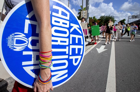 epaselect epa10062447 Abortion right activists protest in Downtown Miami, Florida, USA 09 July 2022. On 24 June the US Supreme Court issued a ruling on Dobbs v Jackson Women&#039;s Health Organization ...