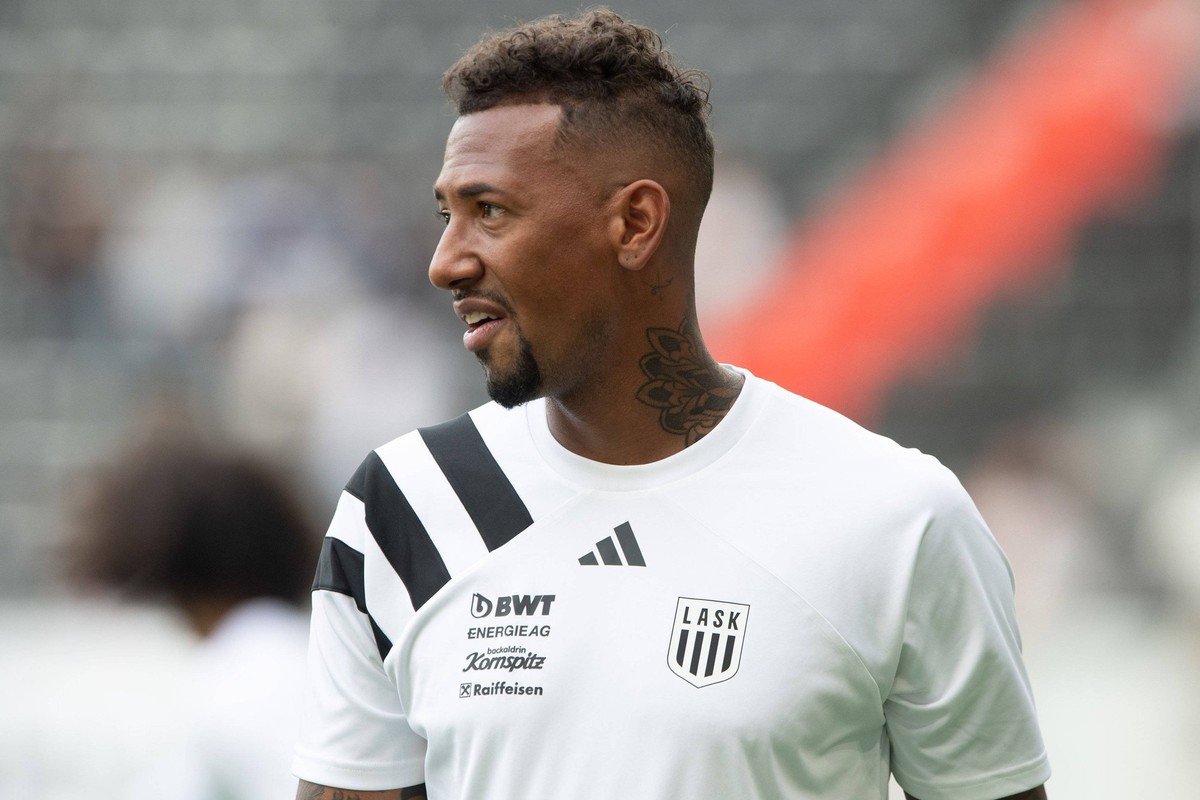 22.08.2024, Raiffeisen Arena, Linz, AUT, UEFA EL, LASK vs FCSB Bukarest, Playoff, Hinspiel, im Bild Jerome Boateng LASK // during the UEFA Europa League Playoff, 2nd leg match between LASK and FCSB Bu ...