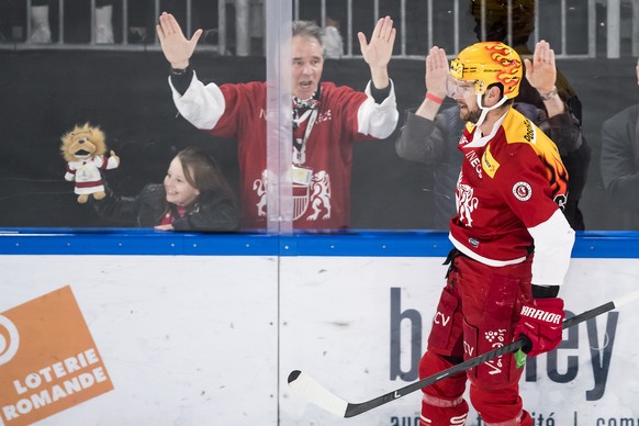 Joie du top scorer lausannois Dustin Jeffrey, apres avoir marque le premier but lors du septieme match du quart de finale de play off du championnat suisse de hockey sur glace de National League, entr ...