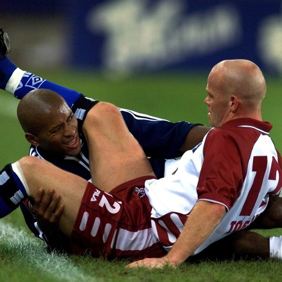 Hamburg&#039;s Stig Toefting, right and Leverkusen&#039;s Ze Roberto have crashed during a match of German first soccer divsion Hamburg versus Bayer Leverkusen in the Volkspark stadium of Hamburg, nor ...