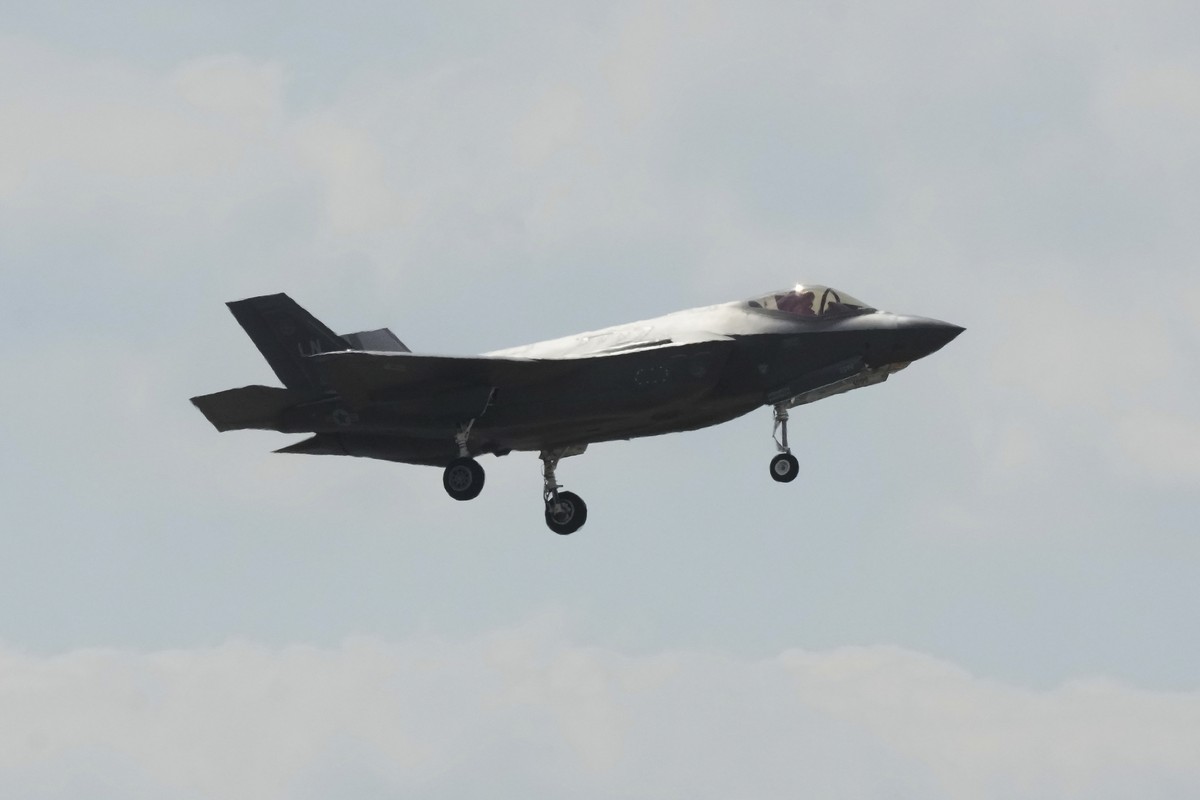 An F35 Lockheed Martin flies at the Paris Air Show, Tuesday, June 17, 2025 in Le Bourget, north of Paris. (AP Photo/Michel Euler)
France Paris Air Show