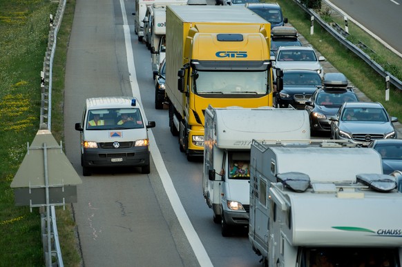 Auf der A2 musste der Verkehr umgeleitet werden (Symboildbild).