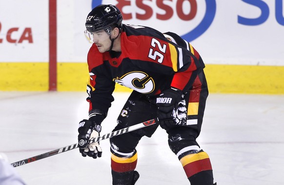 NHL, Eishockey Herren, USA profile photo on Calgary Flames player MacKenzie Weegar at a game against the Arizona Coyotes in Calgary, Alta. on Dec. 5, 2022. Larry MacDougal via AP MacKenzie Weegar NYWW ...