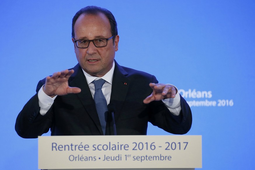 French President Francois Hollande delivers a speech after a visit to a primary school on the first day of the new school year in Orleans, France September 1, 2016. REUTERS/Gonzalo Fuentes