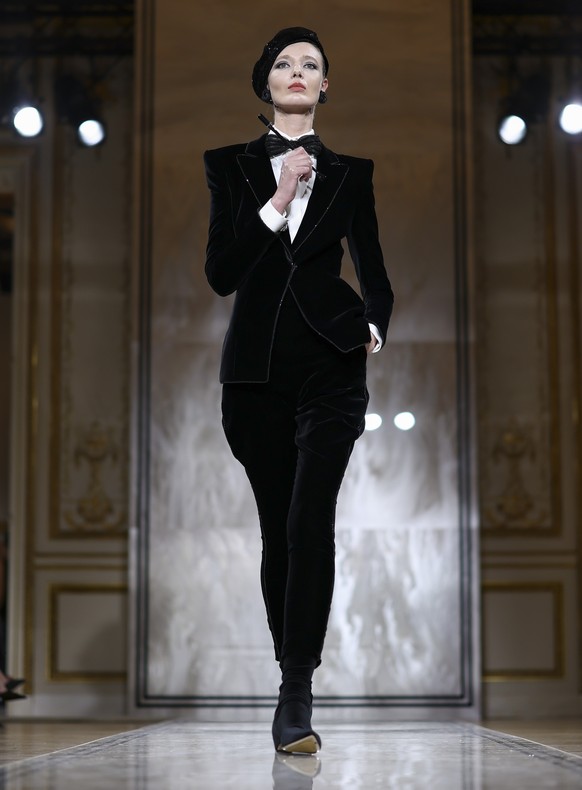 A model wears a creation as part of the Giorgio Armani Prive Fall-Winter 2025/26 Haute Couture collection presented Tuesday, July 8, 2025, in Paris. (AP Photo/Tom Nicholson)
France Fashion Giorgio Arm ...