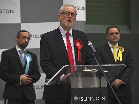 Kündigte nach der Wahlschlappe seinen Rückzug von der Spitze der britischen Sozialdemokraten an: Labour-Parteichef Jeremy Corbyn.