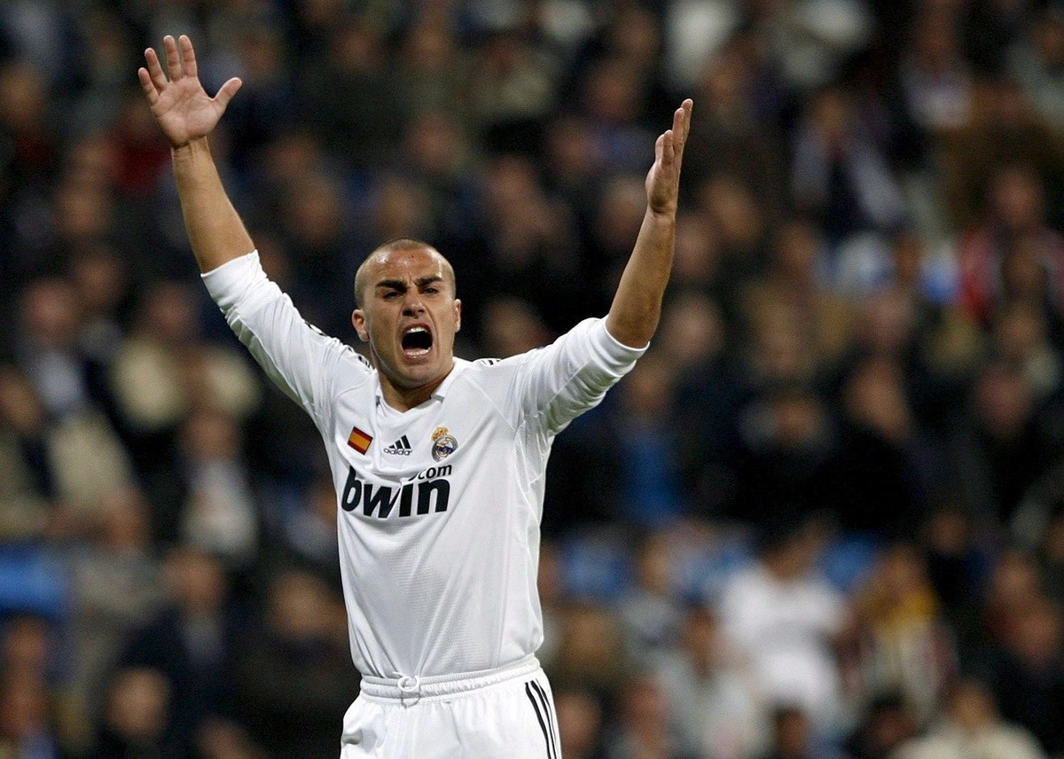 epa01542446 Real Madrid's Italian player Fabio Cannavaro gestures during the Group H Champions League soccer match between Real Madrid and Juventus Turin at the Santiago Bernabeu stadium in Madri ...