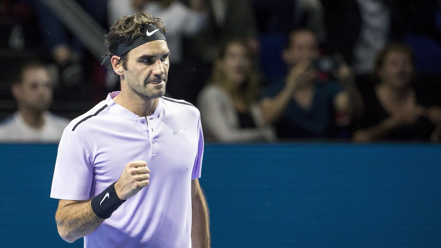 epa06293674 Switzerland&#039;s Roger Federer reacts after winning his quarter final match against France&#039;s Adrian Mannarino at the Swiss Indoors tennis tournament at the St. Jakobshalle in Basel, ...