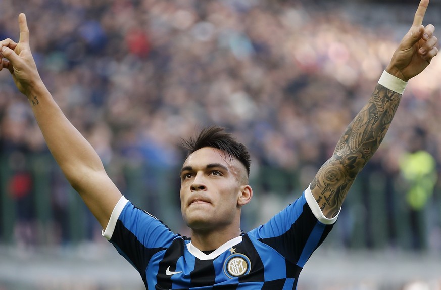 Inter Milan&#039;s Lautaro Martinez celebrates after scoring his side&#039;s opening goal during the Serie A soccer match between Inter Milan and Cagliari at the San Siro Stadium, in Milan, Italy, Sun ...