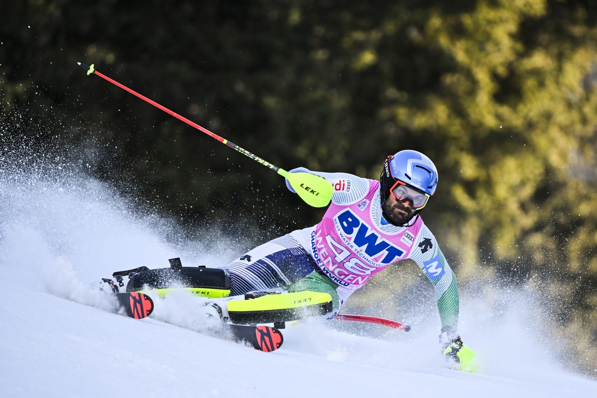 epa09688939 Joaquim Salarich of Spain in action during the first run of the men's slalom race at the FIS Alpine Skiing Ski World Cup in Wengen, Switzerland, 16 January 2022. EPA/JEAN-CHRISTOPHE B ...