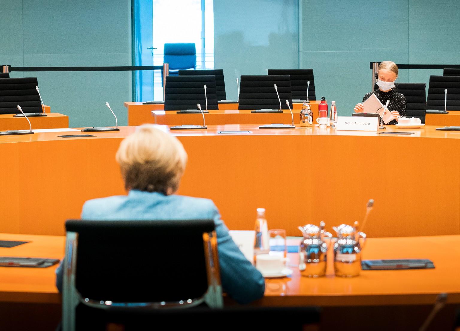 epa08614291 A handout photo made available by the German government shows German Chancellor Angela Merkel (C) meeting with environmentalists Luisa Neubauer (L) and Greta Thunberg (R) iat the Chancelle ...