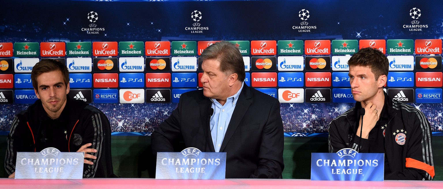 Pressekonferenz an der Säbener Strasse: (Vlnr.) Philipp Lahm, das Double von Hans Meyer und Thomas Müller.&nbsp;