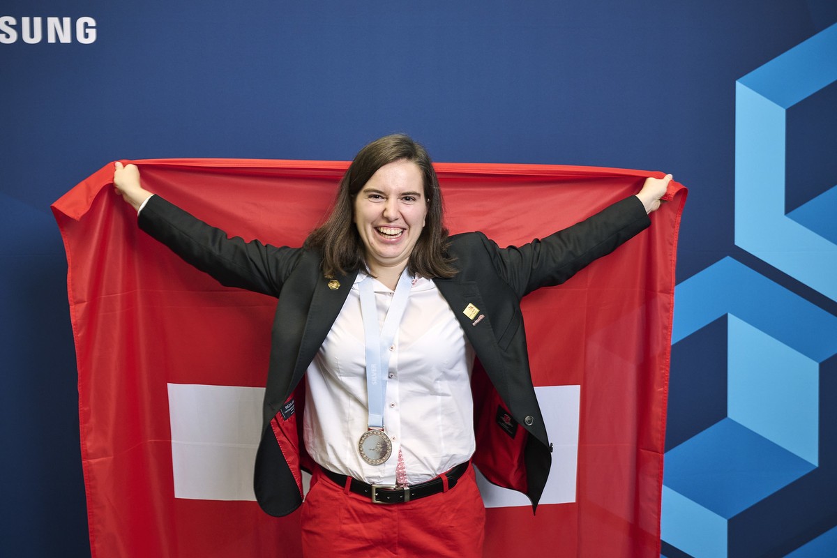 HANDOUT - Print Media Technology, WorldSkills 2022 - closing ceremony - Nina Manser, Switzerland (silver) - 16.10.2022, Aarau, Switzerland. (swiss-skills/Manu Friedich) *** NO SALES, DARF NUR MIT VOLL ...