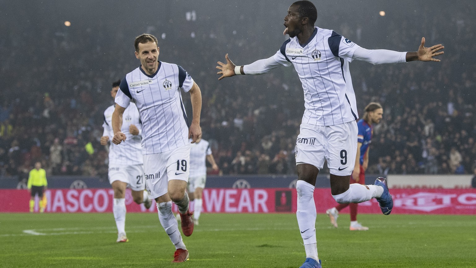 Zuerichs Assan Ceesay jubelt im Fussball Meisterschaftsspiel der Super League zwischen dem FC Zuerich und dem FC Basel 1893 im Letzigrund, am Samstag, 30. Oktober 2021 in Zuerich. (KEYSTONE/Ennio Lean ...