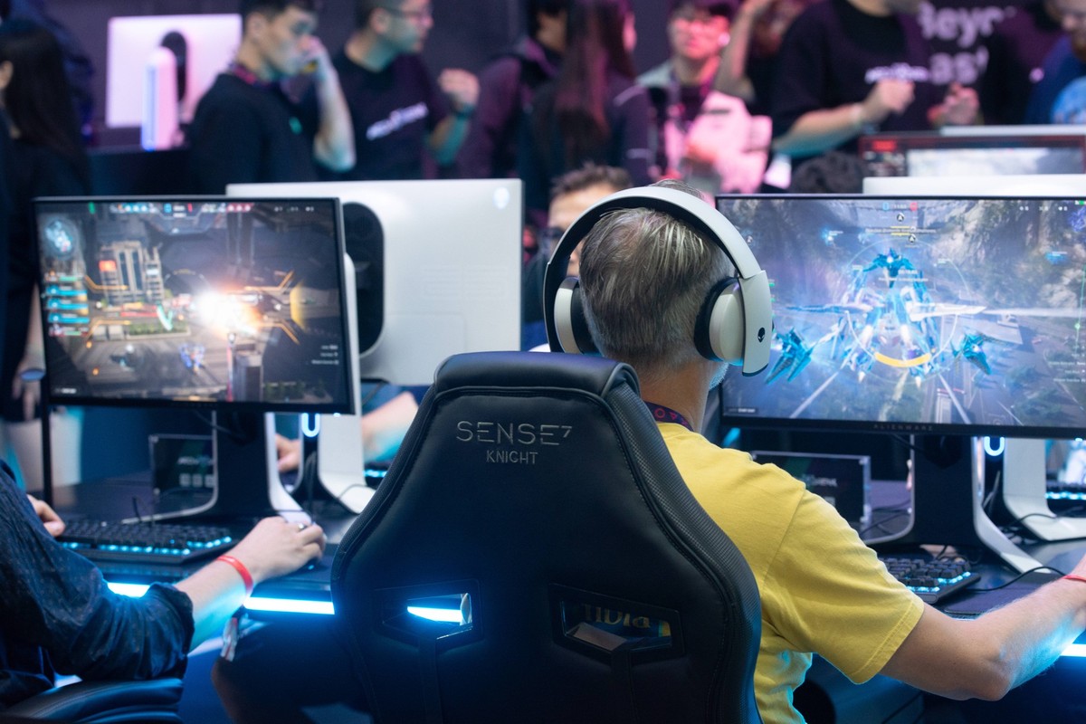 Gamescom 2024 In Cologne Gaming enthusiasts play during the opening day of Gamescom in Cologne, Germany, on August 21, 2024. cologne Germany PUBLICATIONxNOTxINxFRA Copyright: xYingxTangx originalFilen ...