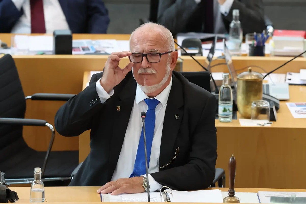 Stand im Zentrum turbulenter Ereignisse: Der AfD-Politiker Jürgen Treutler leitete am Donnerstag die konstituierende Sitzung des Thüringer Landtags.