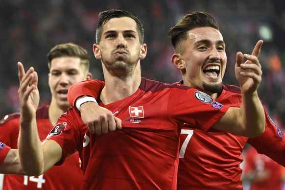 epaselect epa09584264 Switzerland&#039;s Remo Freuler (C) celebrates with teammate Andi Zeqiri (R) after scoring the 4-0 lead during the FIFA World Cup 2022 group C qualifying soccer match between Swi ...