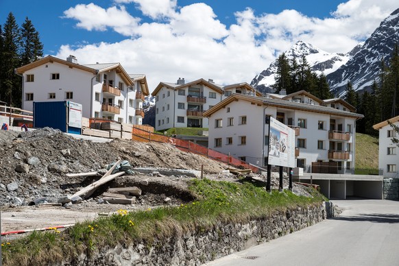 Geben auch zweieinhalb Jahre nach der Abstimmung viel zu reden: Zweitwohnungen, hier eine Überbauung in Arosa.