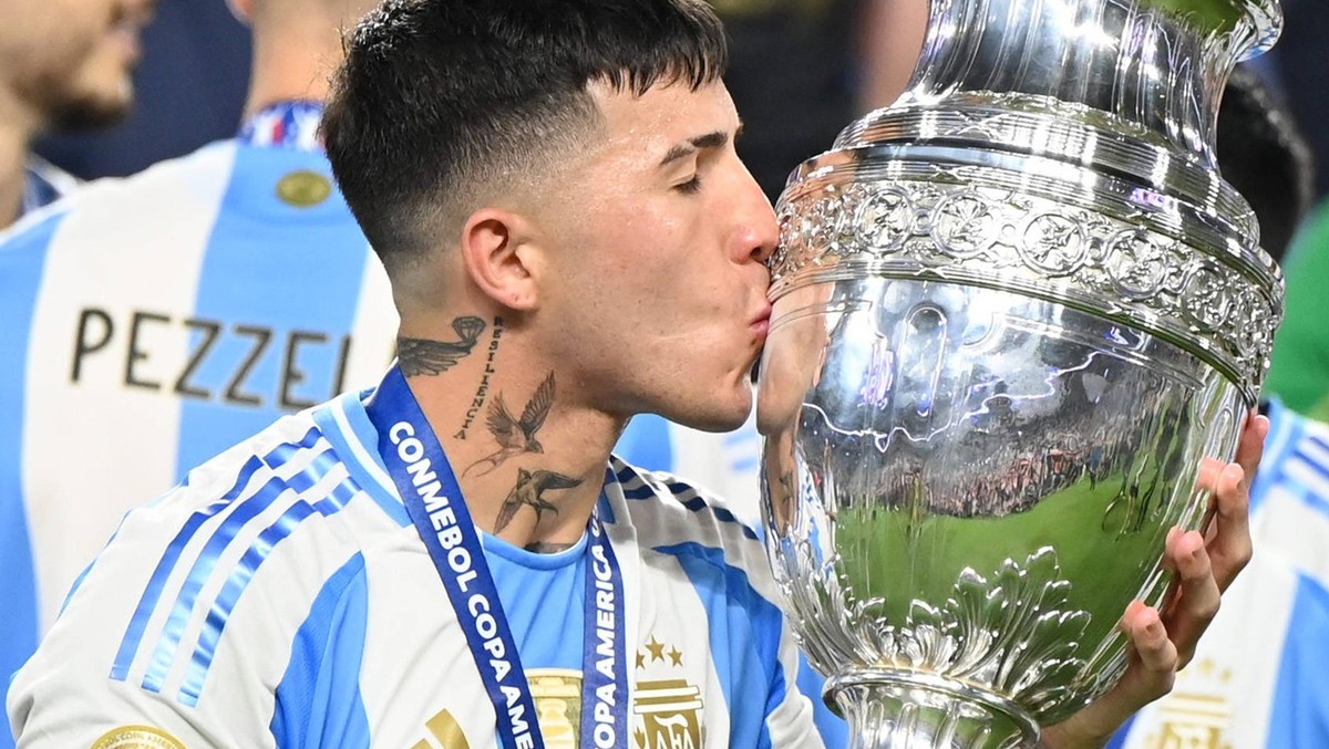 14th July 2024: Miami Gardens, Florida, USA: Copa America Finals match between Colombia and Argentina at Hard Rock Stadium in Miami Gardens, Florida, USA Enzo Fern&amp; xe1ndez of Argentina celebrates ...