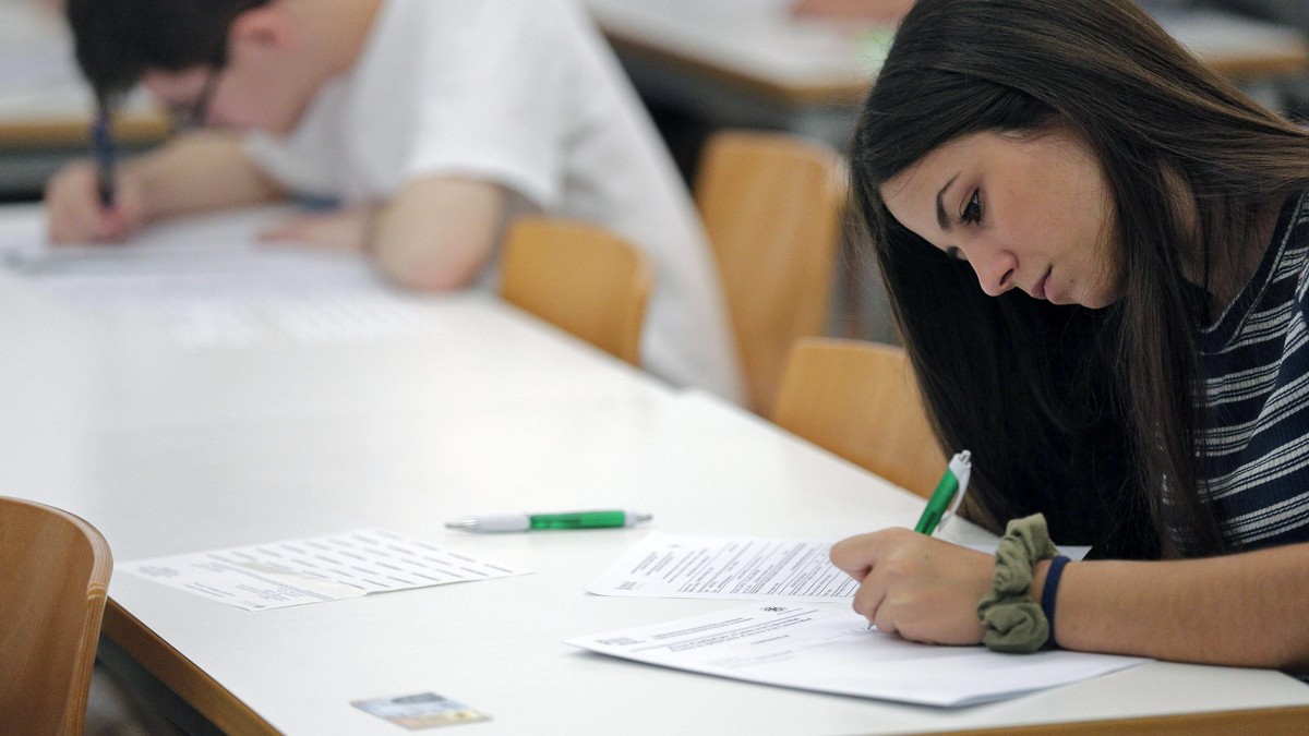 Rote-K-pfe-bei-Jus-Studierenden-in-Z-rich-weil-Pr-fungsfrage-abge-ndert-wurde