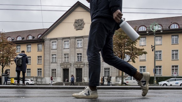 Blick auf das Bezirksgericht anlaesslich des Prozesses von Jugendstraftaeter &quot;Carlos&quot; wegen schwerer Koerperverletzung, Sachbeschaedigungen und mehrfacher Drohung, aufgenommen am Mittwoch, 3 ...