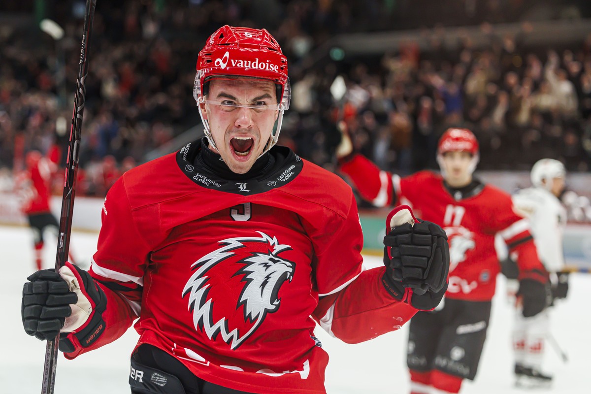 Gavin Bayreuther (LHC) celebre son but lors du match du championnat suisse de hockey sur glace de National League entre Lausanne HC, LHC, et le HC Lugano, HCL, ce vendredi 21 fevrier 2025 a la patinoi ...
