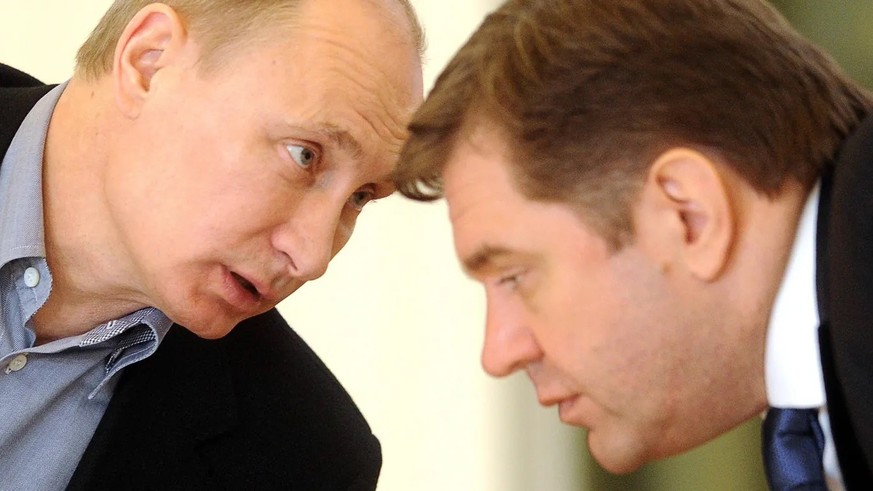 Russlands Machthaber Wladimir Putin mit Sergei Schmatko: Ex-Stasi-Spion Warnig soll ihn fürs Ministeramt empfohlen haben.