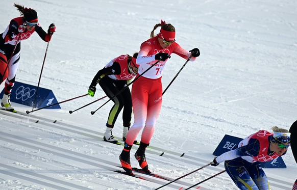 epa09748601 Laurien van der Graaff of Switzerland (C) during the Women&#039;s 4x5km Relay race at the Zhangjiakou National Cross-Country Skiing Centre at the Beijing 2022 Olympic Games, Zhangjiakou, C ...