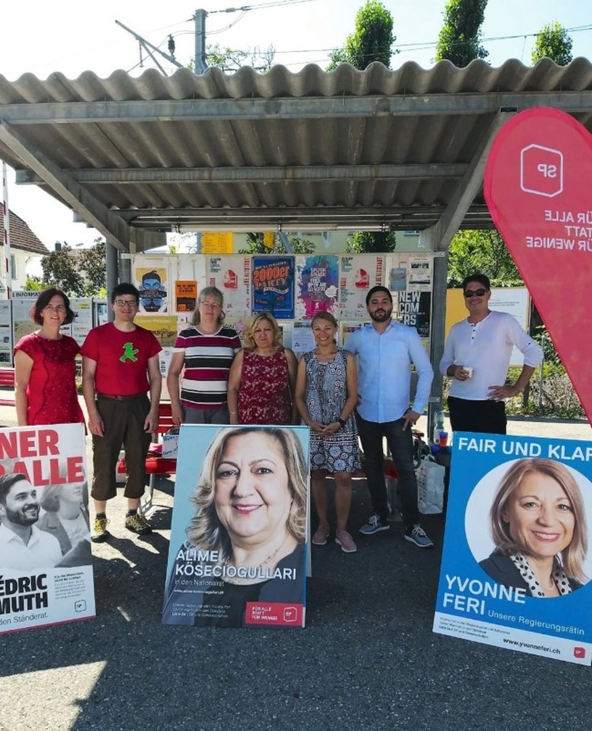 Cédric Wermuth (zweiter von rechts) machte oft Wahlkampf auf den Aargauer Strassen: Hier eine Aktion am Bahnhof Lenzburg im Jahr 2019.