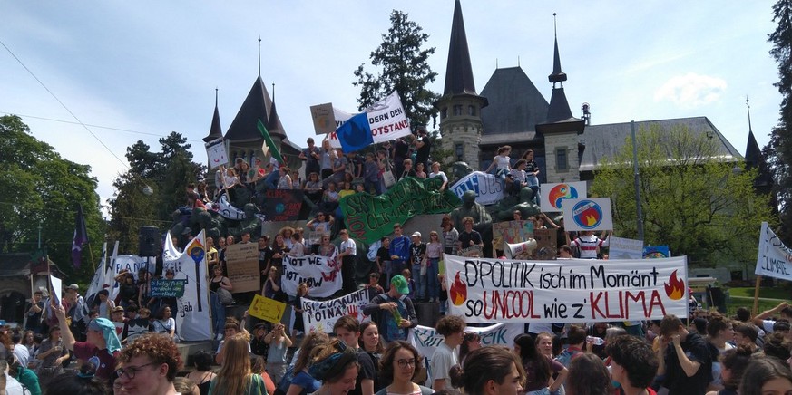 Am vergangenen Freitag demonstrierten in Bern wieder Tausende für eine bessere Klimapolitik.