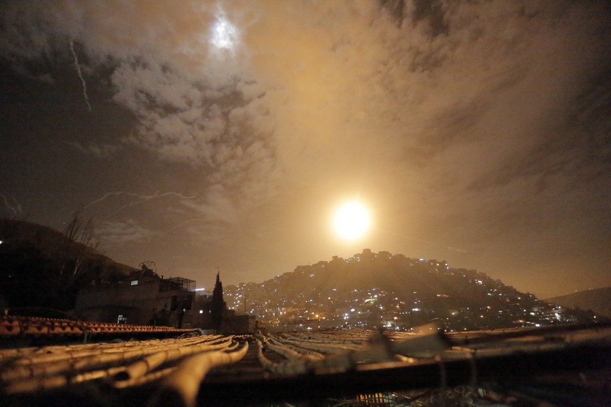 epa07304699 Syrian air defenses intercept Israeli missiles targeting an area in Damascus, Syria, 21 January 2019. According to media reports, the Israeli Defense Forces (IDF) stated that it had target ...