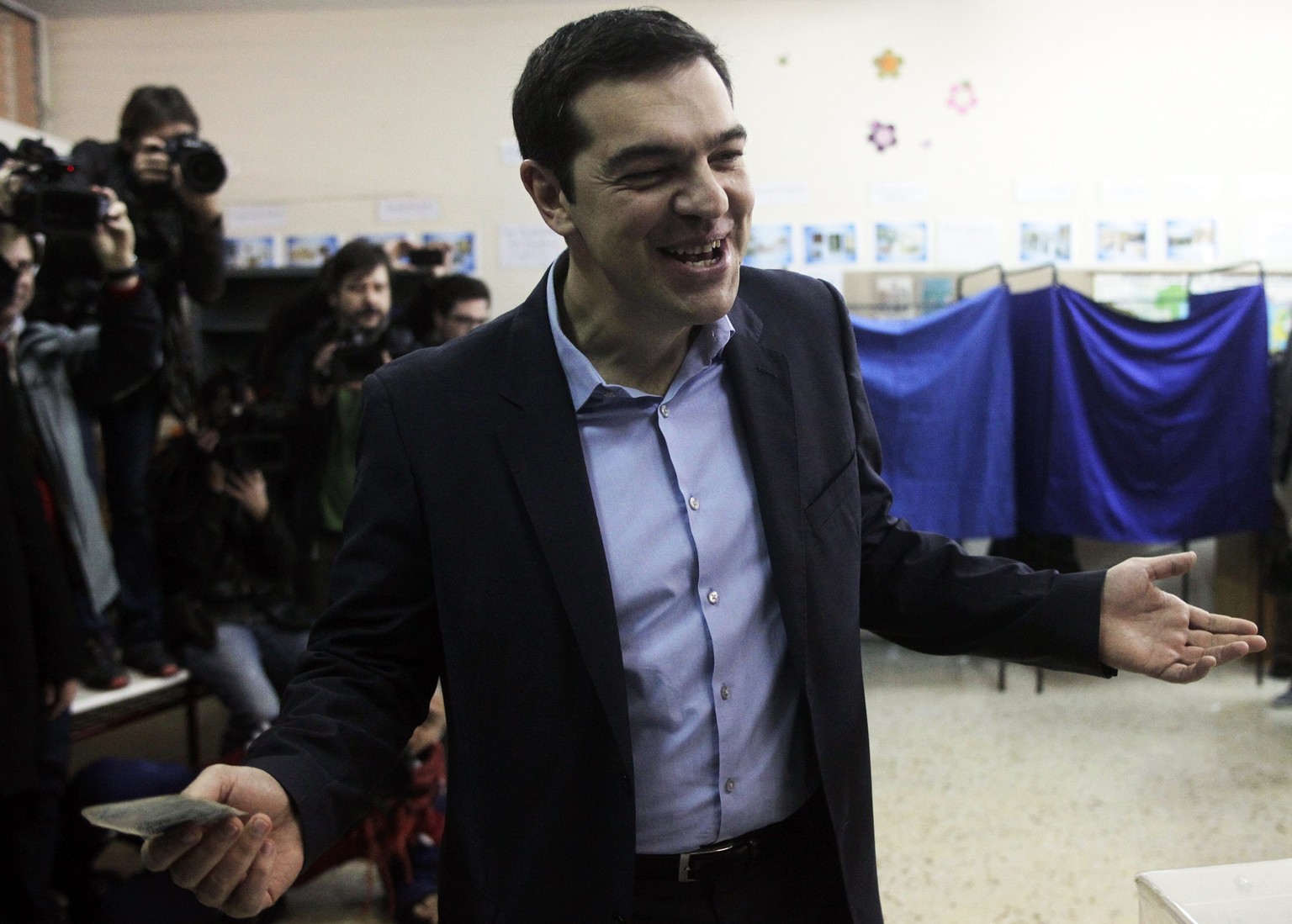 Syriza-Chef&nbsp;Alexis Tsipras nach der Stimmabgabe in Athen