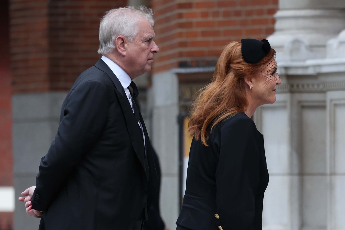 epa12382398 Britain's Prince Andrew (L) and Sarah Ferguson (R) arrive at Westminster Cathedral in London, Britain, 16 September 2025, for the funeral of Britain's Katharine, Duchess of Kent. ...
