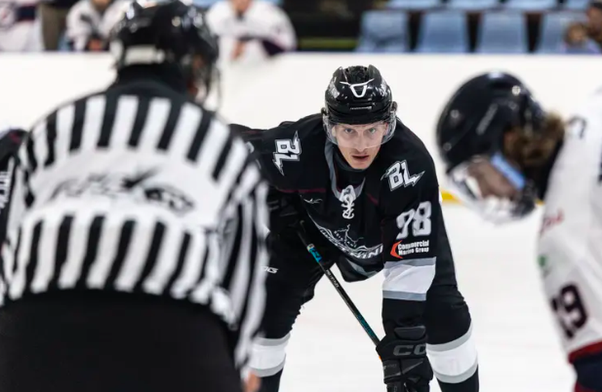 Il domine la ligue australienne de hockey sur glace: Jules Sturny.