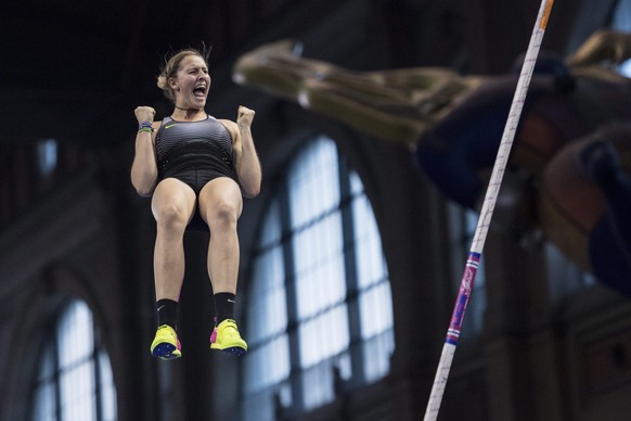 epa05517199 Holly Bradshaw of Great Britain competes in the women&#039;s pole vault competition for the IAAF Diamond League international athletics meeting, at the main railway station in Zurich, Swit ...