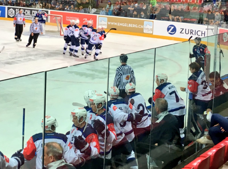 Die ZSC Lions jubeln über das 3:1 von Pius Suter.