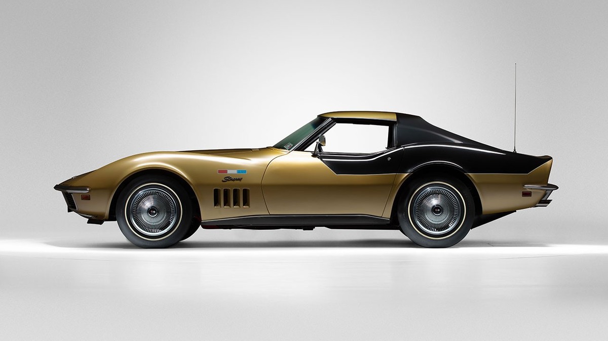 One of 3 Apollo 12 "Astrovette" 1969 Corvettes
https://www.collectspace.com/images/news-090919d-lg.jpg